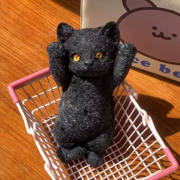 Colecciona la ternura. Figuras de gatos para apretar y exhibir.