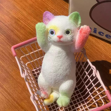 Colecciona la ternura. Figuras de gatos para apretar y exhibir.