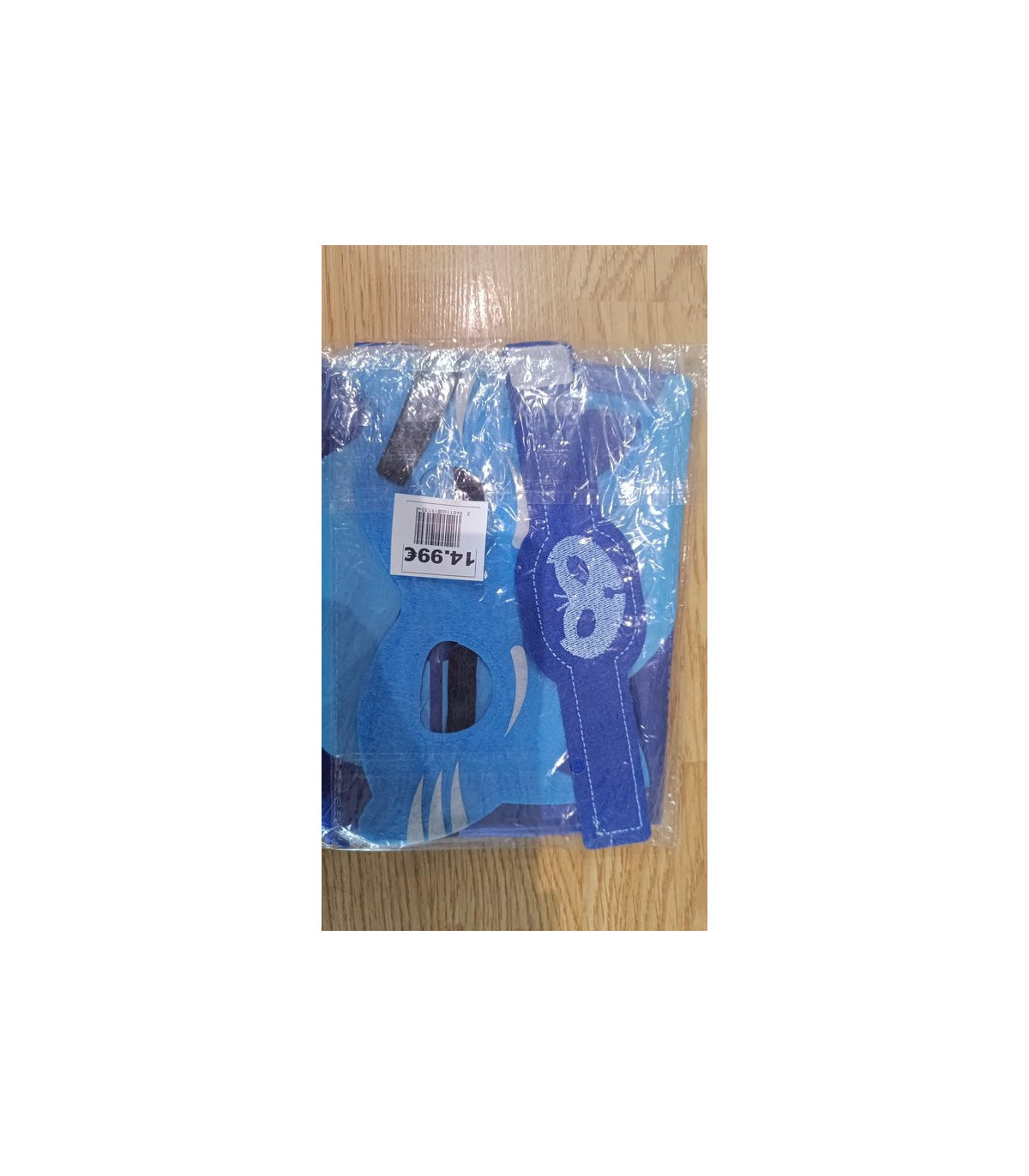 ¡Despierta su valentía con el Set de Disfraz Superhéroe Gatuno de PJ Masks! Incluye capa, antifaz y pulsera. Perfecto para avent