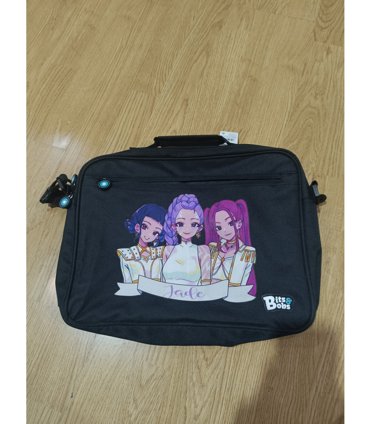 Bandolera Demon Hunters K-pop | Estilo Urbano y Alternativo – [Tu Marca]