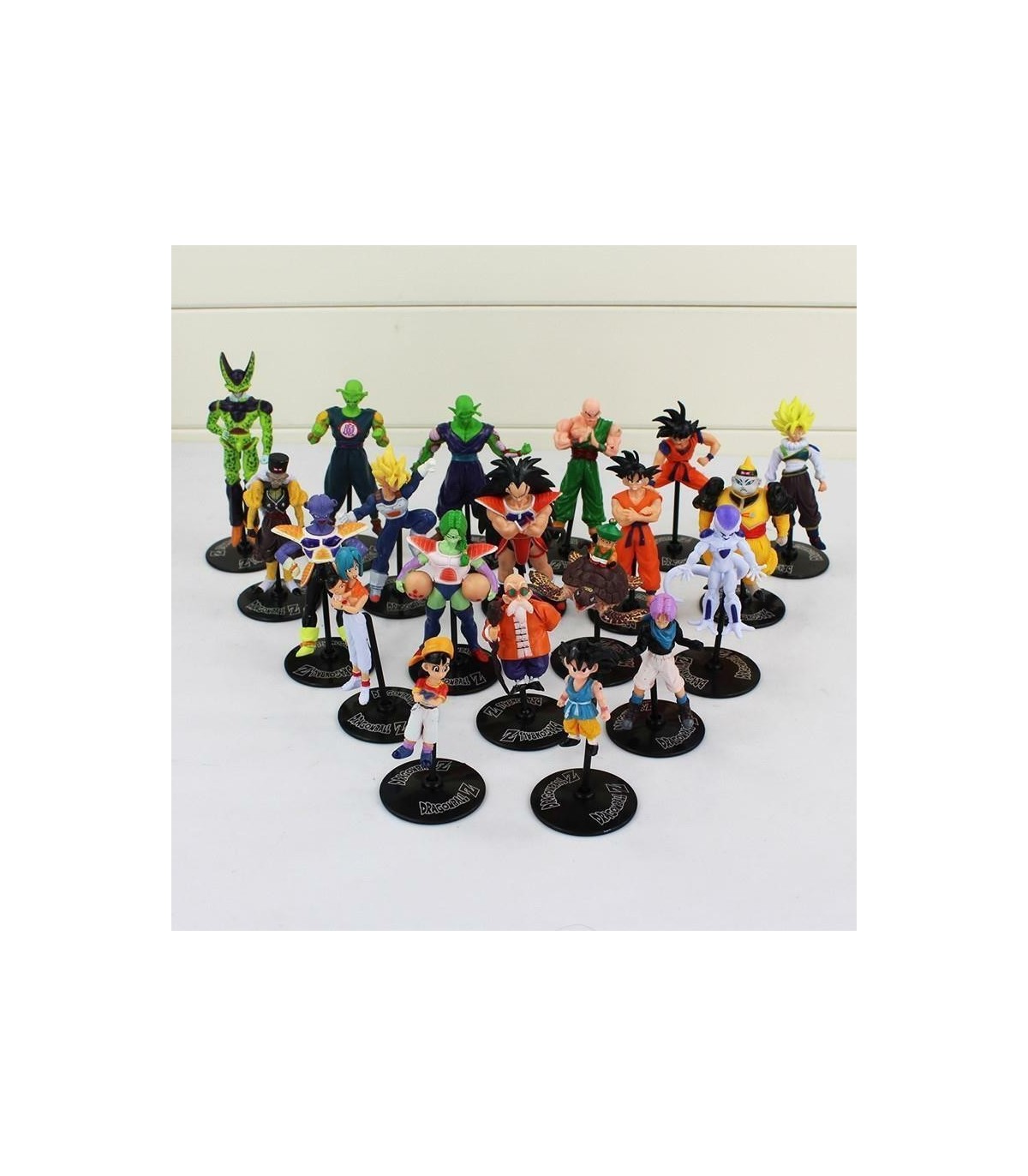 Compra ya tu Dragon Ball Z Lote de 20 figuras de colección Son Goku Piccolo  Vegeta por solo 28,86 €