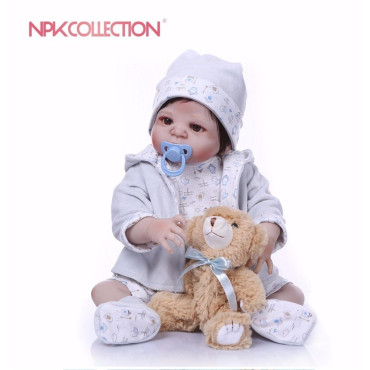 bebe reborn niño  completo silicona