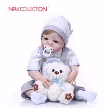 bebe reborn niño  completo silicona