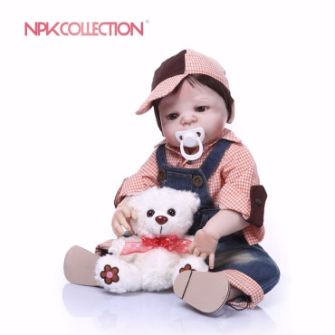 bebe reborn niño  completo silicona