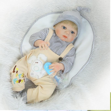 bebe reborn niño  completo silicona